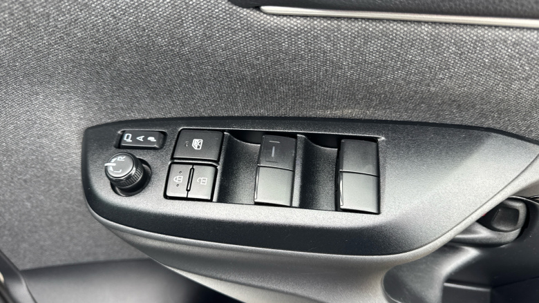 Toyota Yaris 1.5 Hybrid Dynamic 5dr CVT Hybrid Hatchback